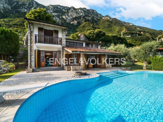 Villa Indipendente in vendita a Comunità Montana Parco Alto Garda bresciano, Gargnano