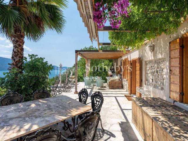 Villa Indipendente in vendita a Comunità Montana Parco Alto Garda bresciano, Gargnano