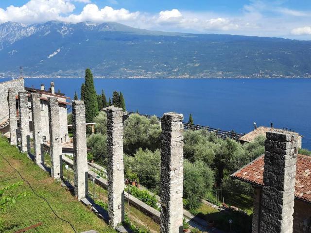 Villa Indipendente in vendita a Comunità Montana Parco Alto Garda bresciano, Gargnano