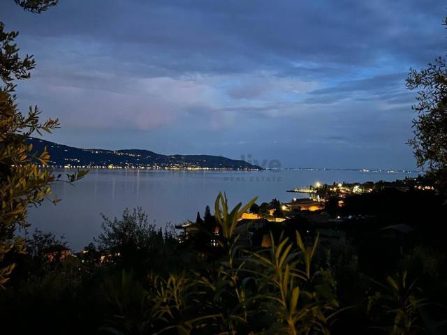 Villa Indipendente in vendita a Comunità Montana Parco Alto Garda bresciano, Gargnano