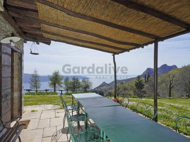 Villa Indipendente in vendita a Comunità Montana Parco Alto Garda bresciano, Gargnano