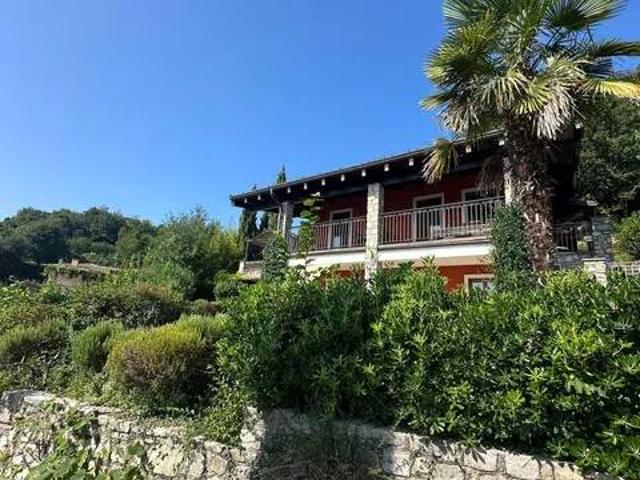 Villa Indipendente in vendita a Comunità Montana Parco Alto Garda bresciano, Gargnano