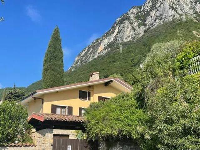 Villa Indipendente in vendita a Comunità Montana Parco Alto Garda bresciano, Gargnano