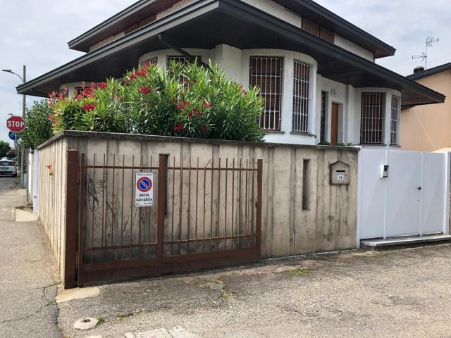 Villa Indipendente in vendita a Garlasco, Lombardia