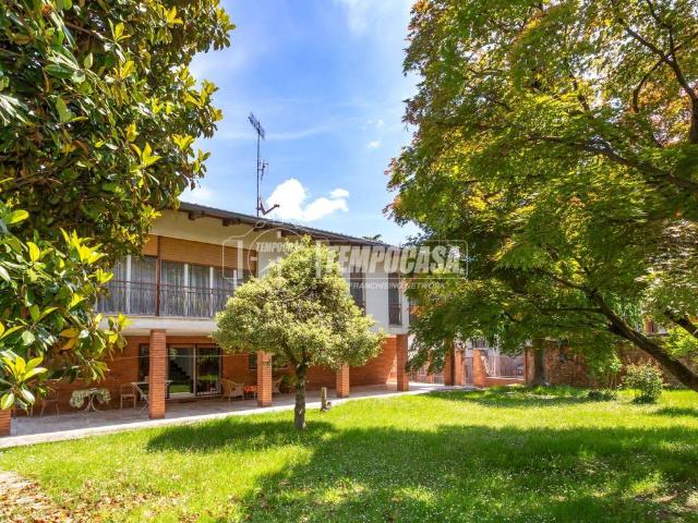 Villa Indipendente in vendita a Castiglione Torinese, Piemonte
