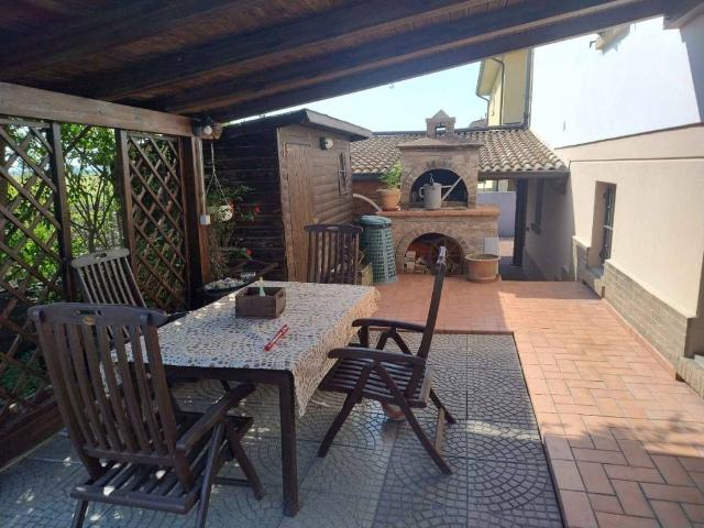 Villa Indipendente in vendita a Val d’Enza, Re