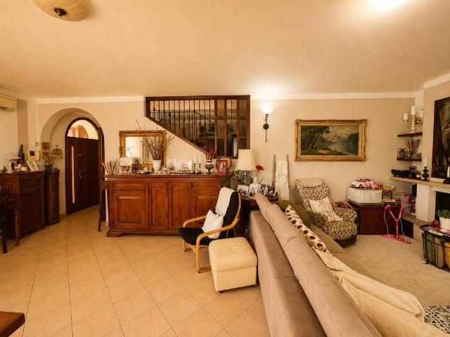 Villa Indipendente in vendita a Praticello, Gattatico