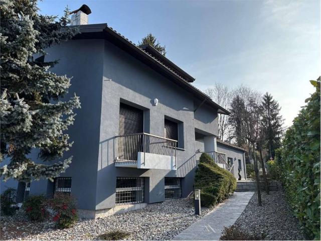Villa Indipendente in vendita a Gattico, Novara