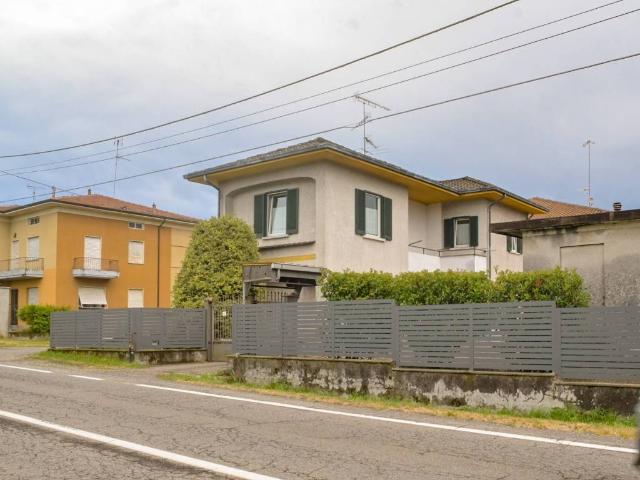 Villa Indipendente in vendita a Gattico-Veruno, Piemonte