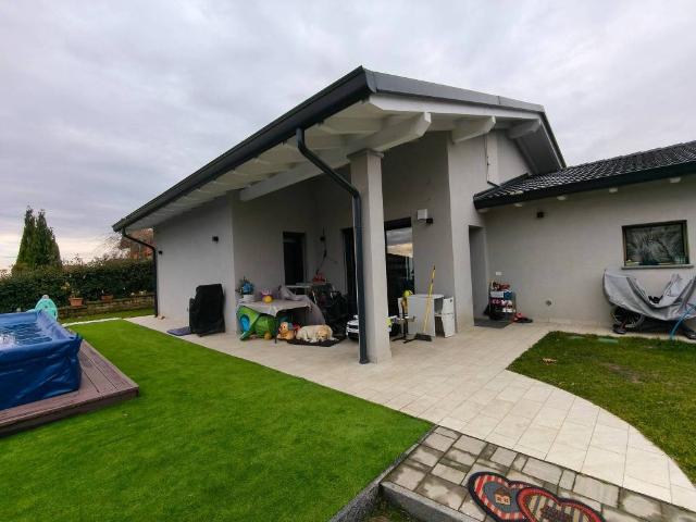 Villa Indipendente in vendita a Gattico-Veruno, Piemonte