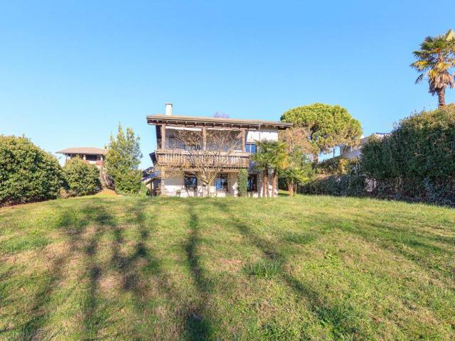 Villa Indipendente in vendita a Gattico-Veruno, Piemonte