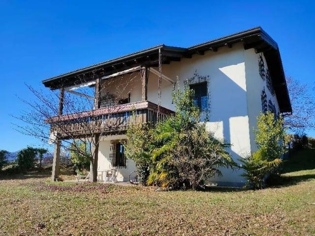 Villa Indipendente in vendita a Gattico-Veruno, Piemonte