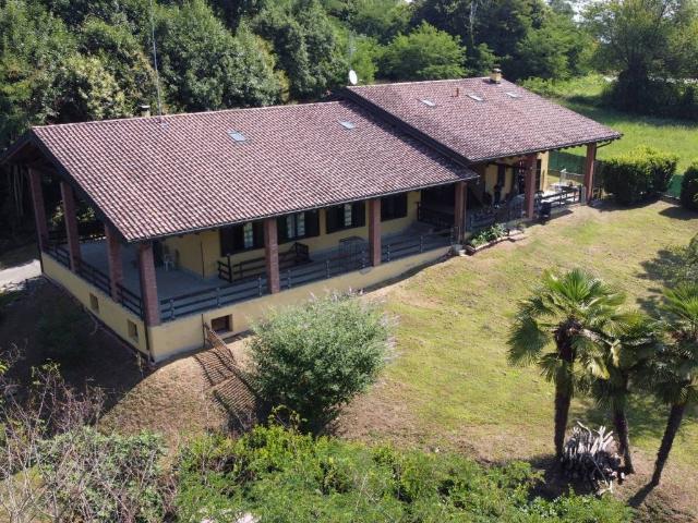 Villa Indipendente in vendita a Gattico-Veruno, Piemonte