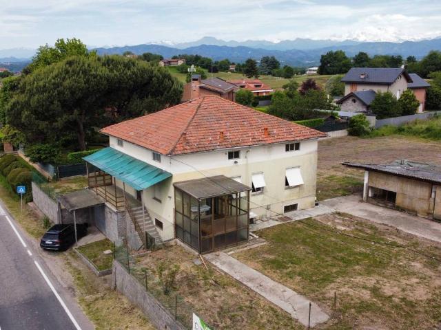 Villa Indipendente in vendita a Gattico-Veruno, Piemonte