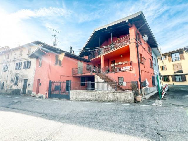 Villa Indipendente in vendita a Gattico-Veruno, Piemonte