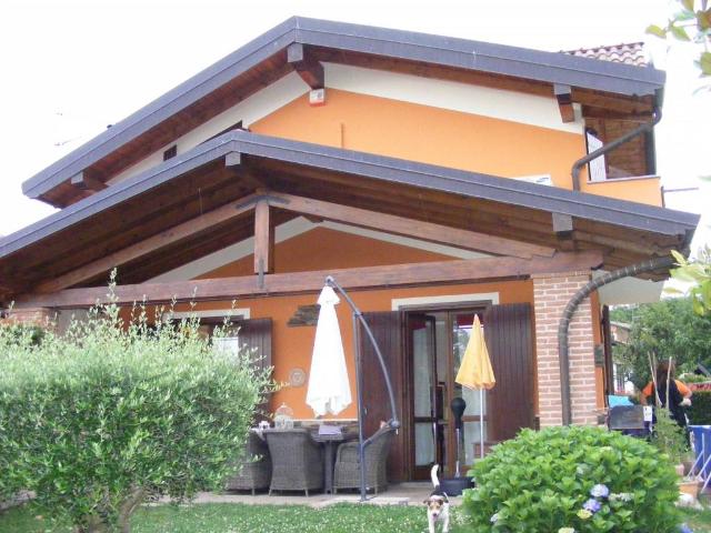 Villa Indipendente in vendita a Gattico-Veruno, Piemonte