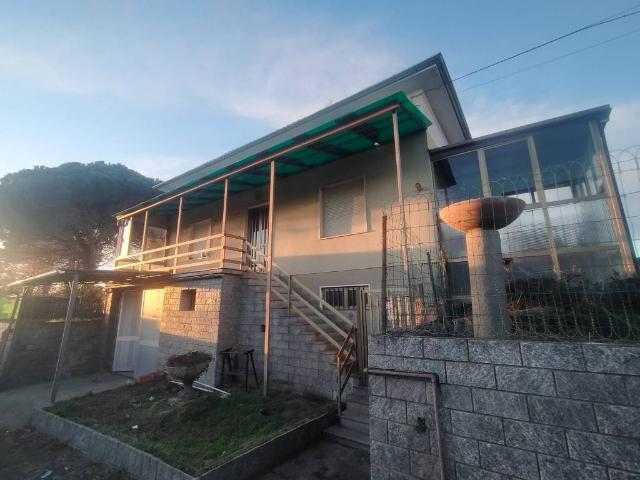 Villa Indipendente in vendita a Gattico-Veruno, Piemonte