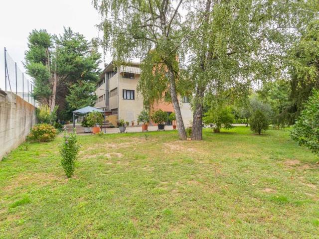 Villa Indipendente in vendita a Gattinara, Vercelli