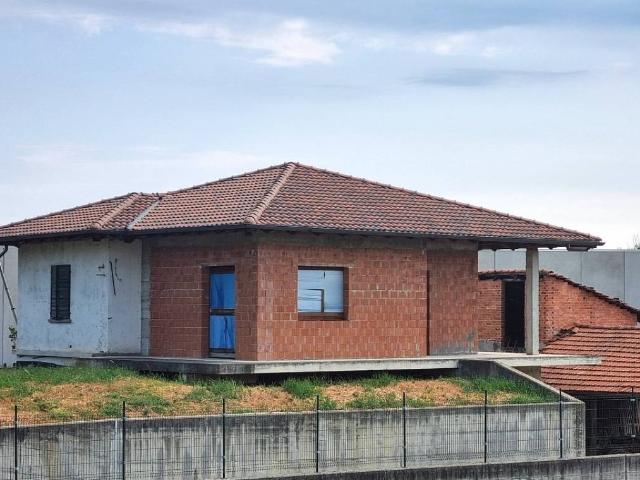 Villa Indipendente in vendita a Piemonte, Vercelli