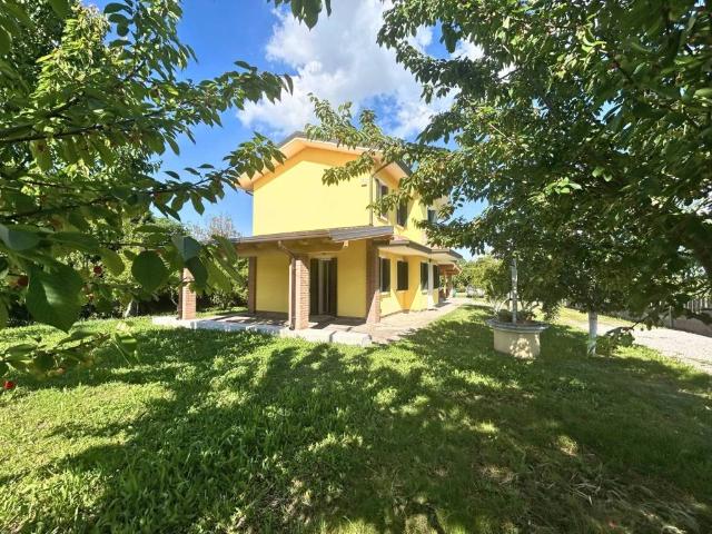 Villa Indipendente in vendita a Gavello, Veneto