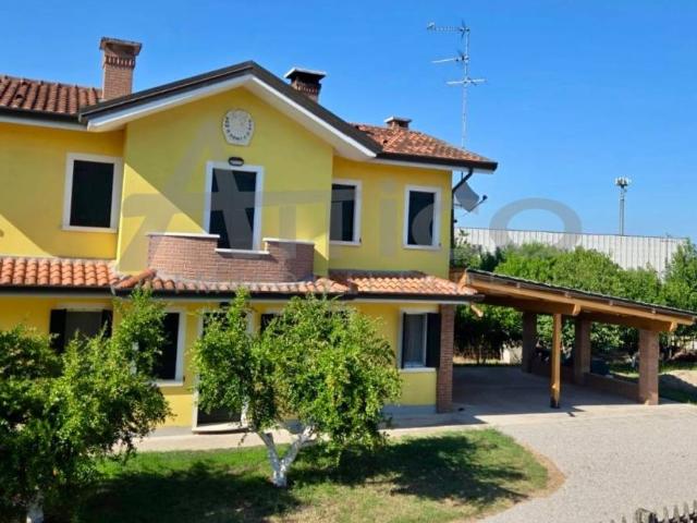 Villa Indipendente in vendita a Gavello, Veneto