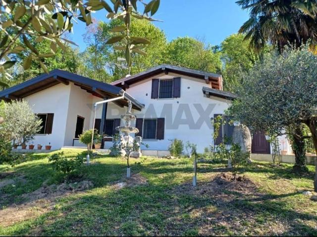 Villa Indipendente in vendita a Comunità Montana Valli del Verbano, Gavirate