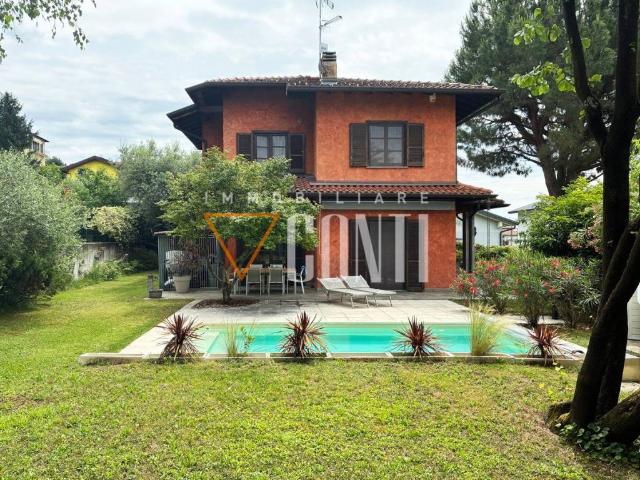 Villa Indipendente in vendita a Comunità Montana Valli del Verbano, Gavirate