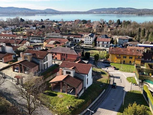 Villa Indipendente in vendita a Comunità Montana Valli del Verbano, Gavirate