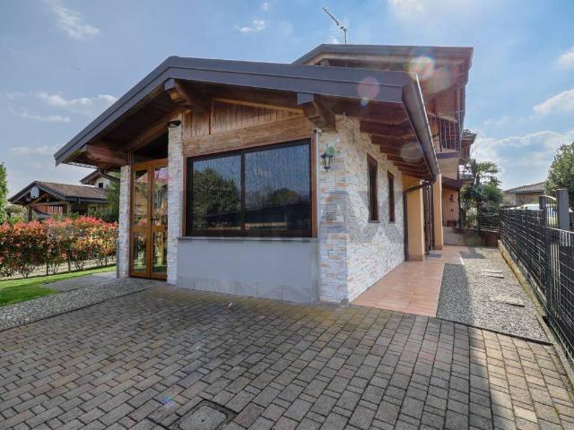 Villa Indipendente in vendita a Comunità Montana Valli del Verbano, Gavirate
