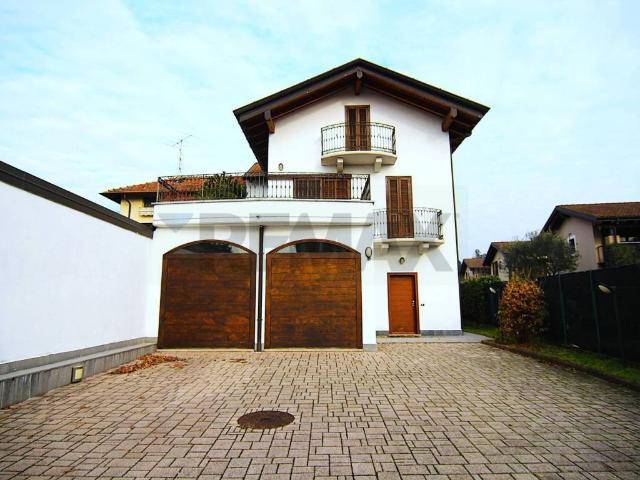 Villa Indipendente in vendita a Comunità Montana Valli del Verbano, Gavirate