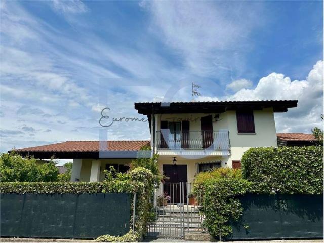 Villa Indipendente in vendita a Comunità Montana Valli del Verbano, Gavirate
