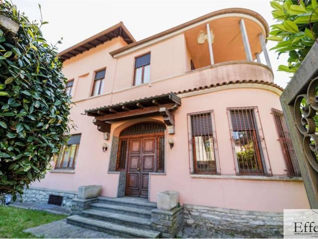 Villa Indipendente in vendita a Comunità Montana Valli del Verbano, Gavirate