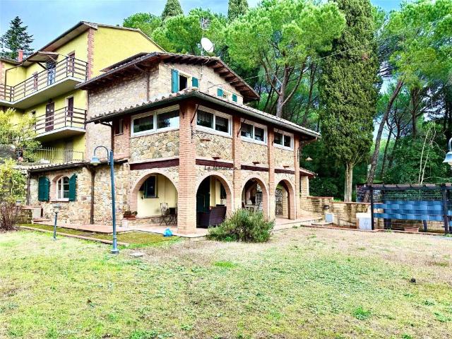 Villa Indipendente in vendita a Bivio Di Ravi, Toscana