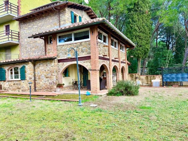 Villa Indipendente in vendita a Bivio Di Ravi, Toscana
