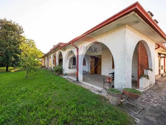 Villa Indipendente in vendita a Gazoldo Degli Ippoliti, Lombardia