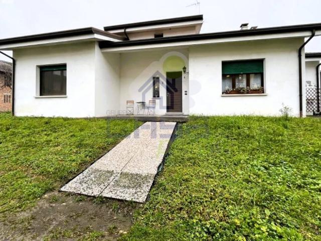 Villa Indipendente in vendita a Gazoldo Degli Ippoliti, Lombardia