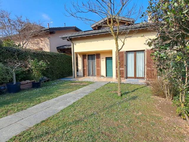 Villa Indipendente in vendita a Gazzada Schianno, Schianno