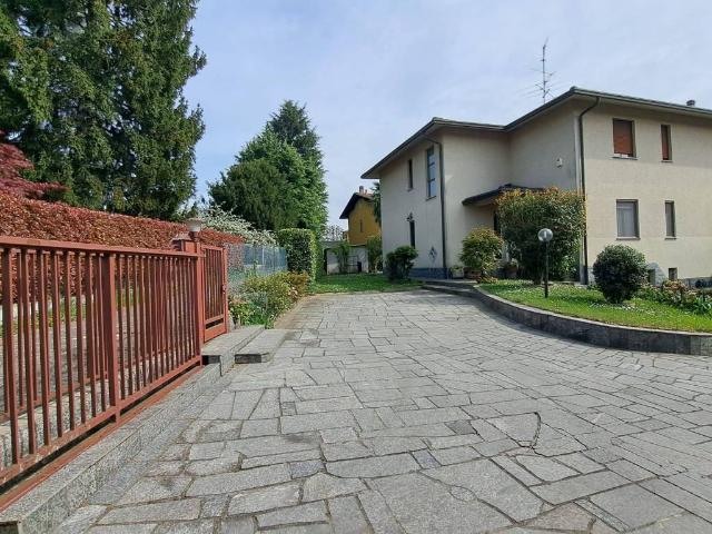 Villa Indipendente in vendita a Gazzada Schianno, Gazzada