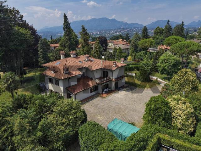 Villa Indipendente in vendita a Gazzada Schianno, Gazzada