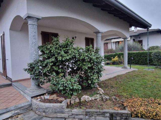 Villa Indipendente in vendita a Gazzada Schianno, Gazzada