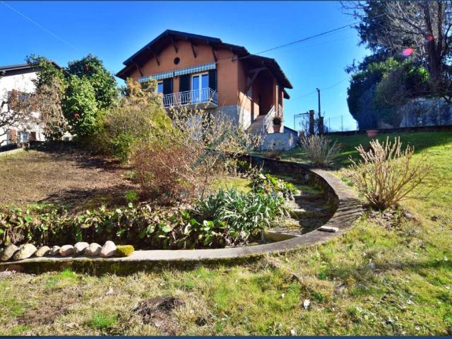 Villa Indipendente in vendita a Varese, Lombardia