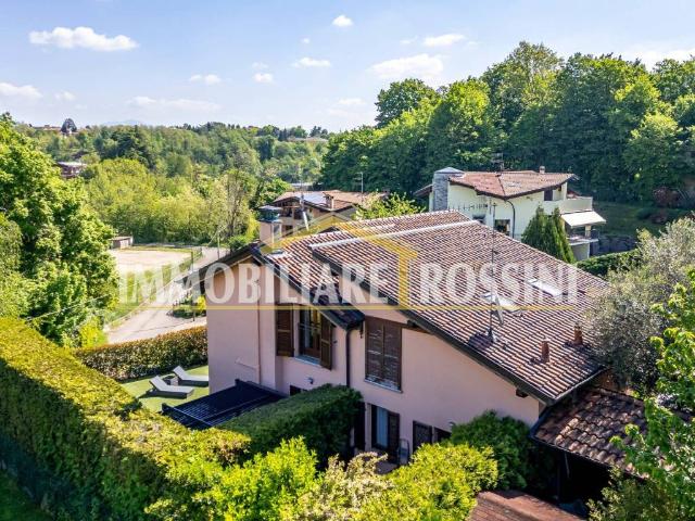 Villa Indipendente in vendita a Gazzada Schianno, Schianno