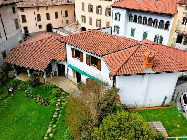 Villa Indipendente in vendita a Rova, Gazzaniga