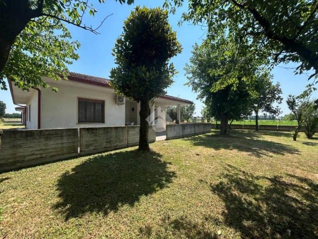 Villa Indipendente in vendita a Gazzo Veronese, Correzzo