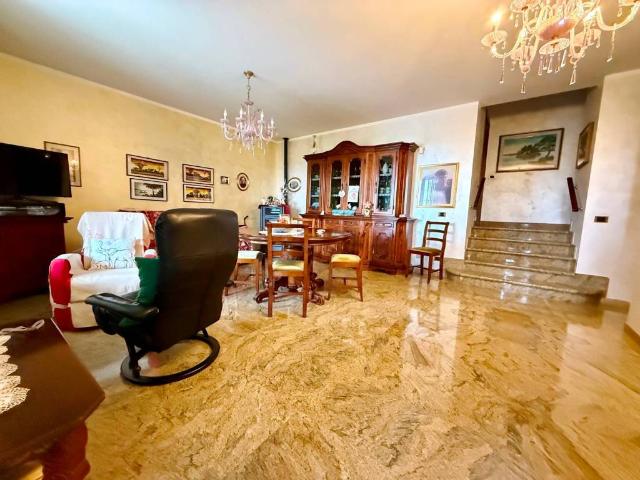 Villa Indipendente in vendita a Gazzo Veronese, Nogara