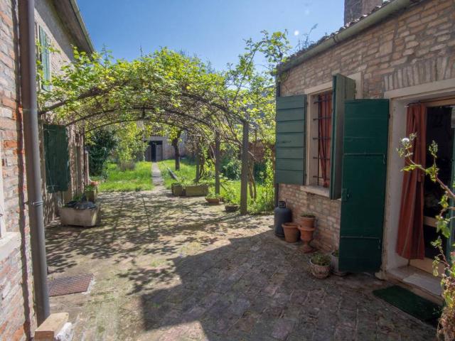 Villa Indipendente in vendita a Gazzuolo, Lombardia