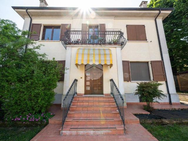 Villa Indipendente in vendita a Gazzuolo, Lombardia