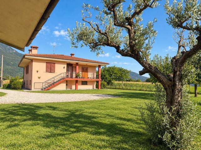 Villa Indipendente in vendita a Properzia, Gemona del Friuli / Glemone