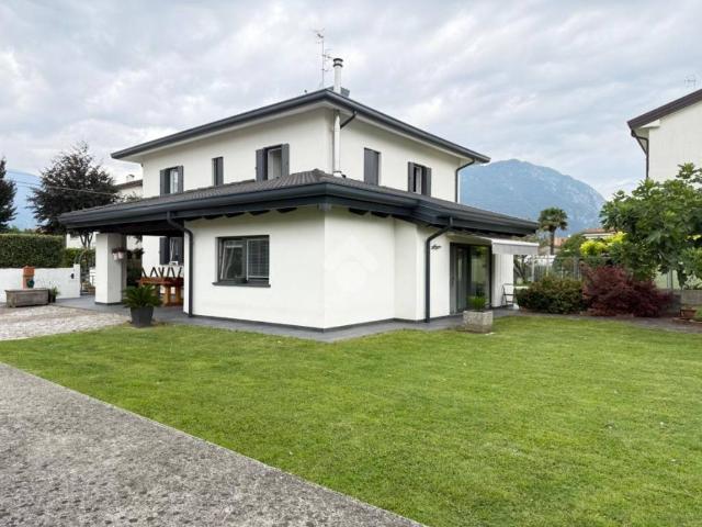 Villa Indipendente in vendita a Gemona Del Friuli, Friuli-Venezia Giulia