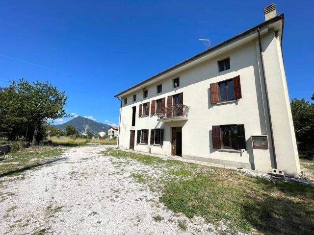 Villa Indipendente in vendita a Gemona Del Friuli, Friuli-Venezia Giulia